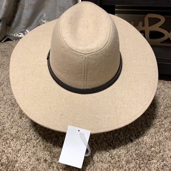 NWT Cream Fedora with Black Faux Leather Brim Hat - Picture 7 of 10